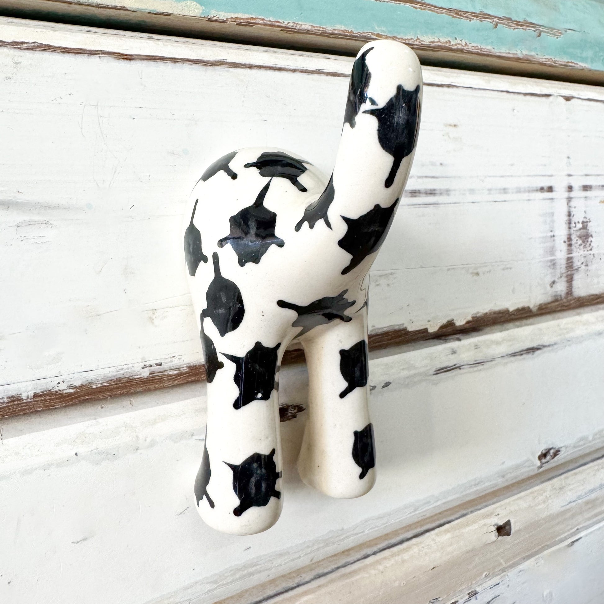 Black and white ceramic dog tail hook