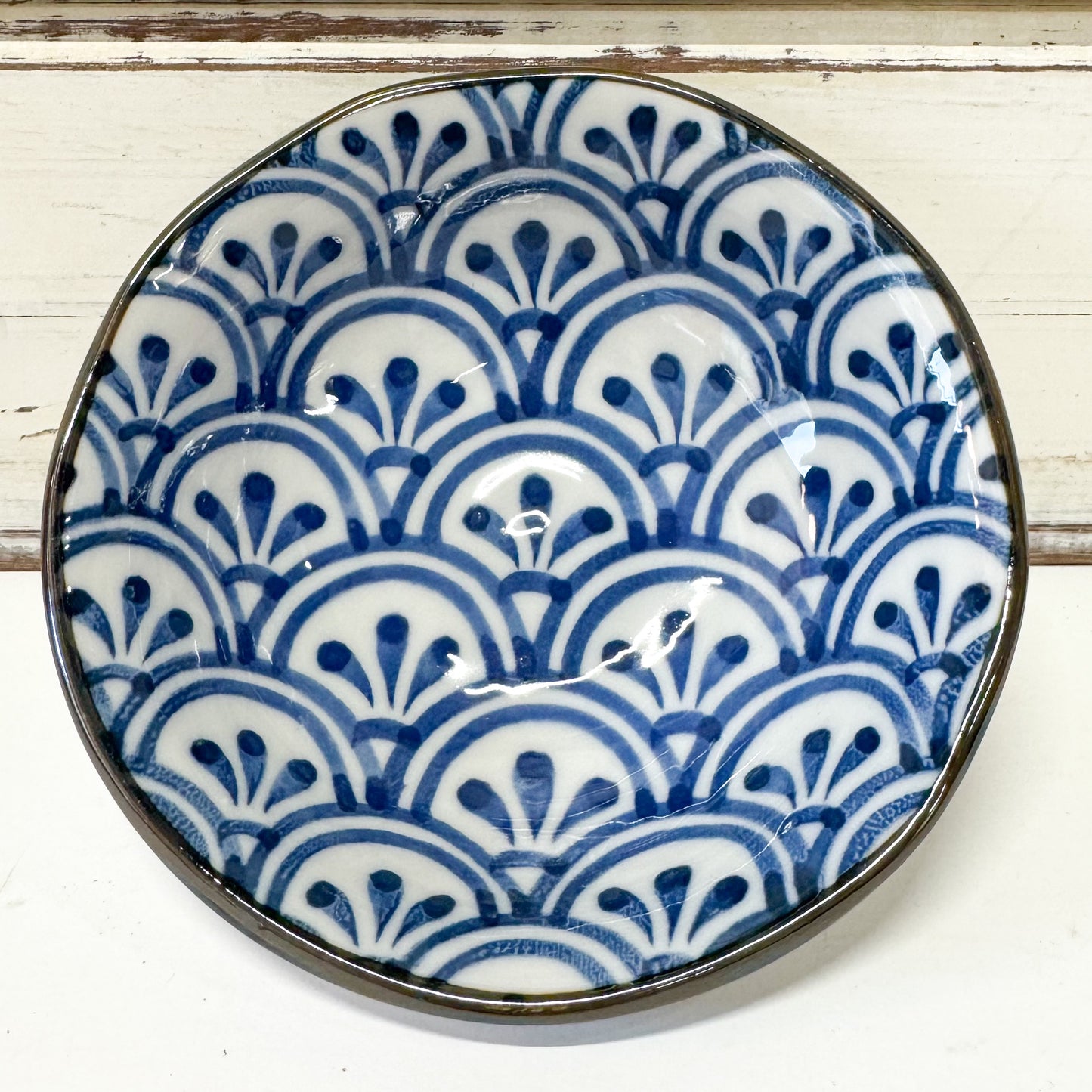 Concept Japan - Hana Seikaiha Large Bowl. Ceramic plate with blue and white geometric pattern