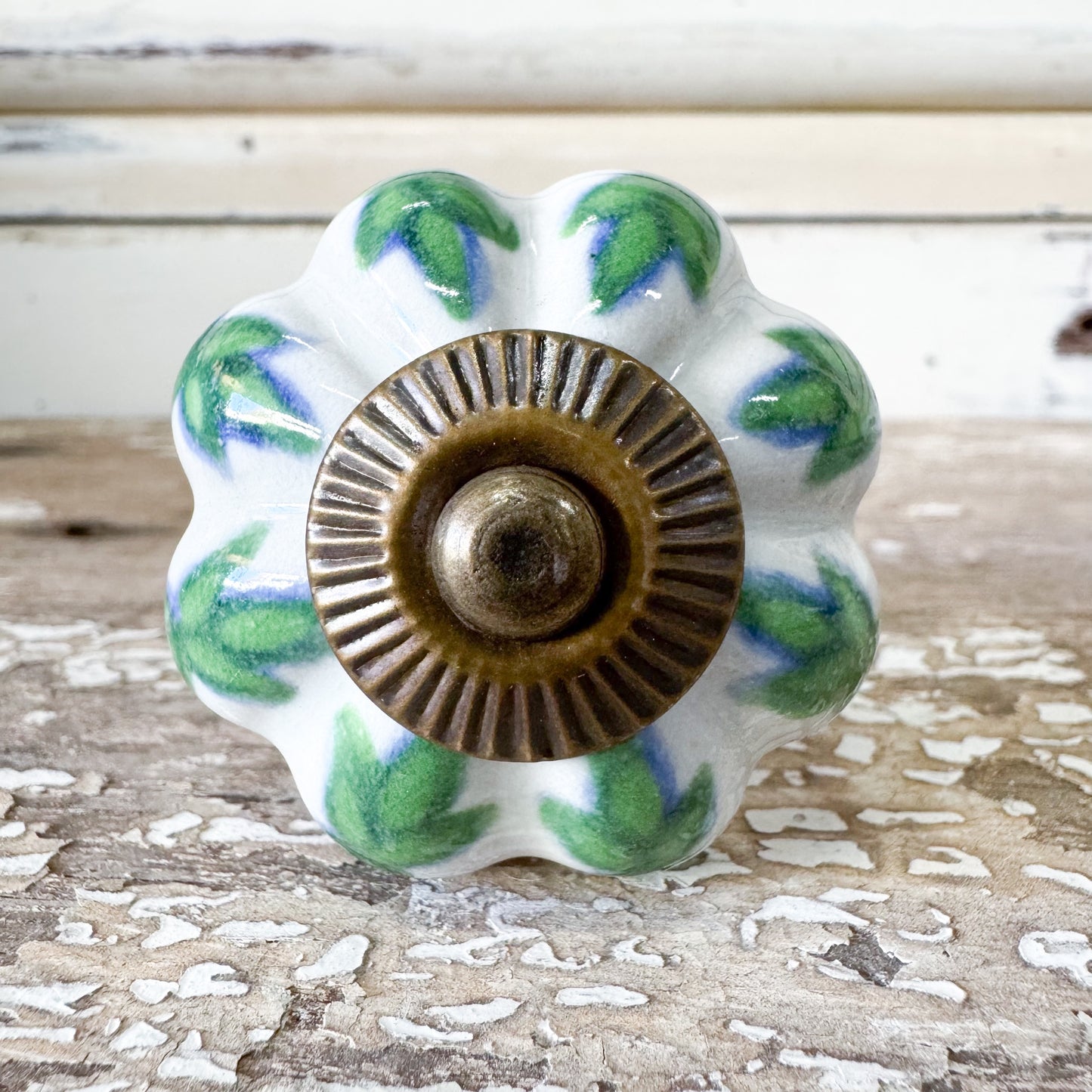 Decorative ceramic knob with green leaf pattern