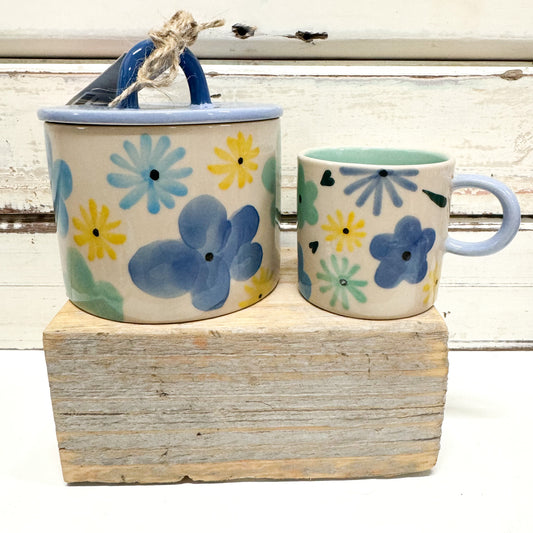 JONES AND CO CERAMIC SUGAR BOWL WITH BLUE FLOWERS