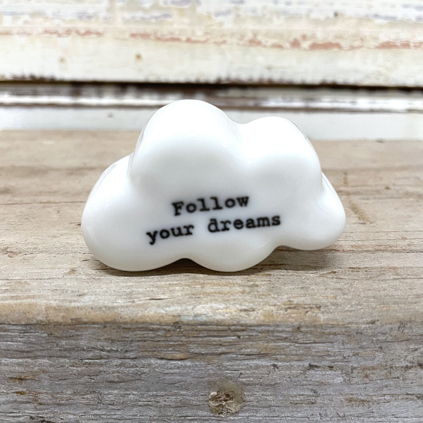 Heaven in Earth - Follow Your Dreams Porcelain Cloud. A white porcelain cloud ornament with the inscription 'Follow your dreams