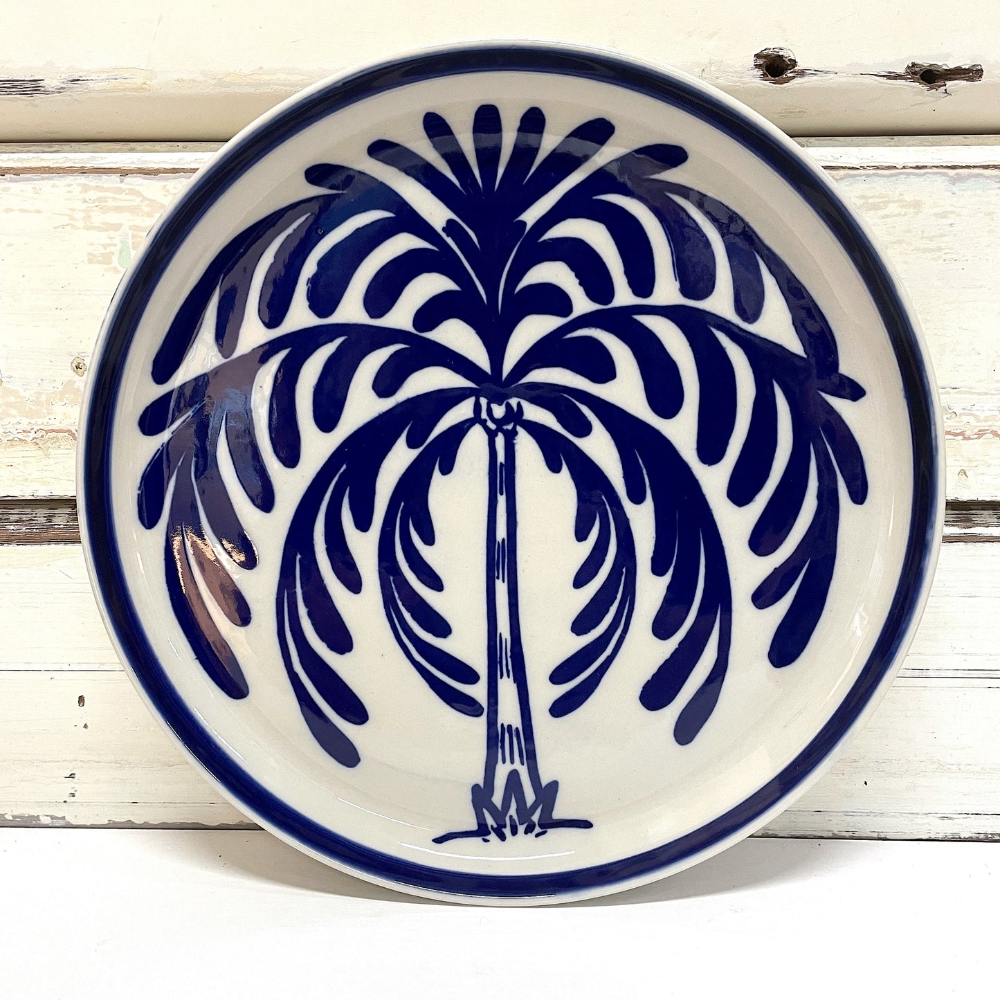 JONES AND CO CERAMIC PLATE WITH BLUE PALM TREE DESIGN