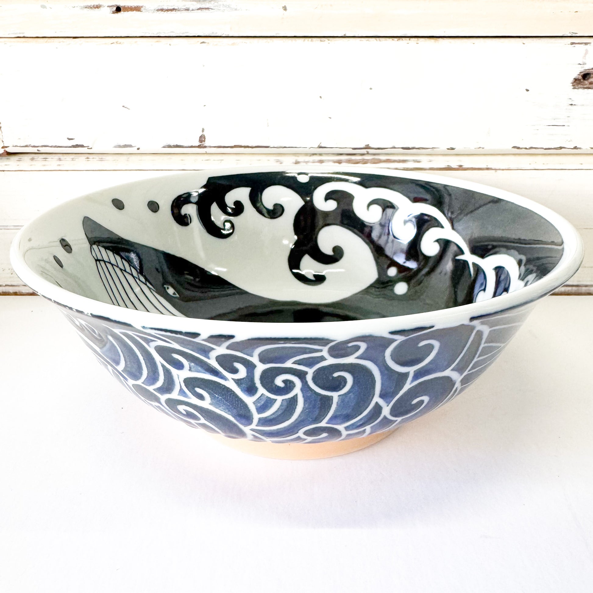 CONCEPT JAPAN Namikujira Large Bowl. Japanese ceramic bowl with blue whale design.