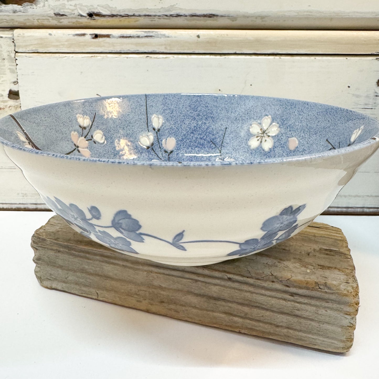 Concept Japan - Fujizakura Blossom Large Bowl. Ceramic bowl with floral cherry blossom design 