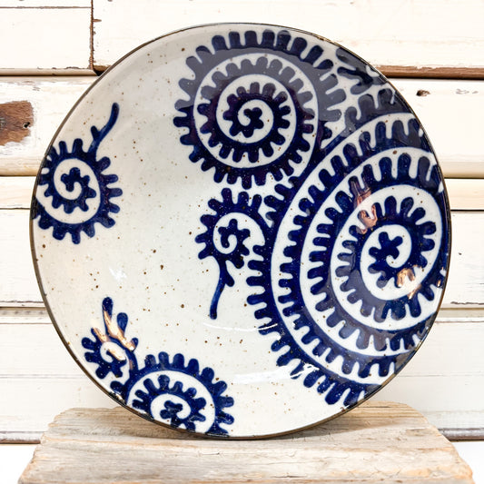 Concept Japan - Futo Takokarakusa Deep Plate. Ceramic plate with blue and white decorative pattern 