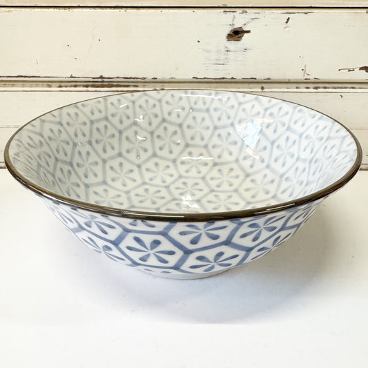 Concept Japan - Hanakikkou Large Bowl. Ceramic bowl with blue geometric pattern on a white background