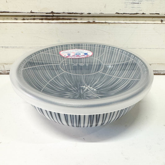 Concept Japan - Hosotogusa Small Bowl with a lid. Round ceramic bowl with a plastic lid 