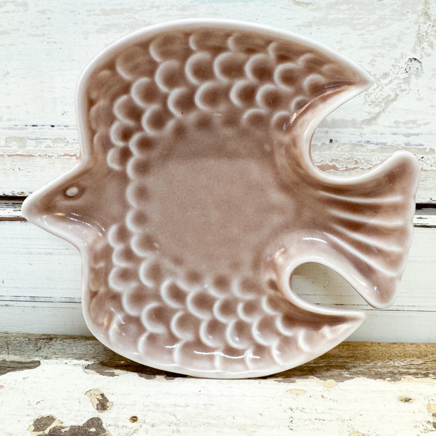 Concept Japan | Swallow Dish - Rose A bird-shaped ceramic dish with a textured, embossed  pattern in a dusty rose pink colour,