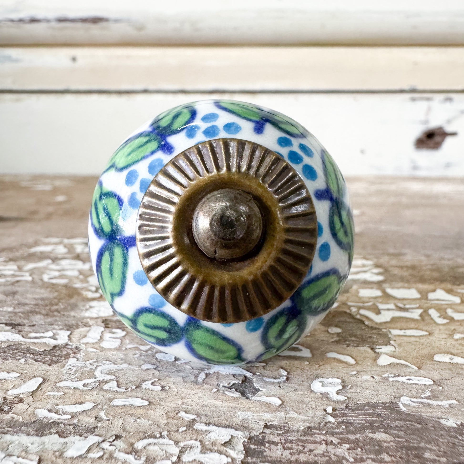 Decorative ceramic knob with GREEN LEAF pattern