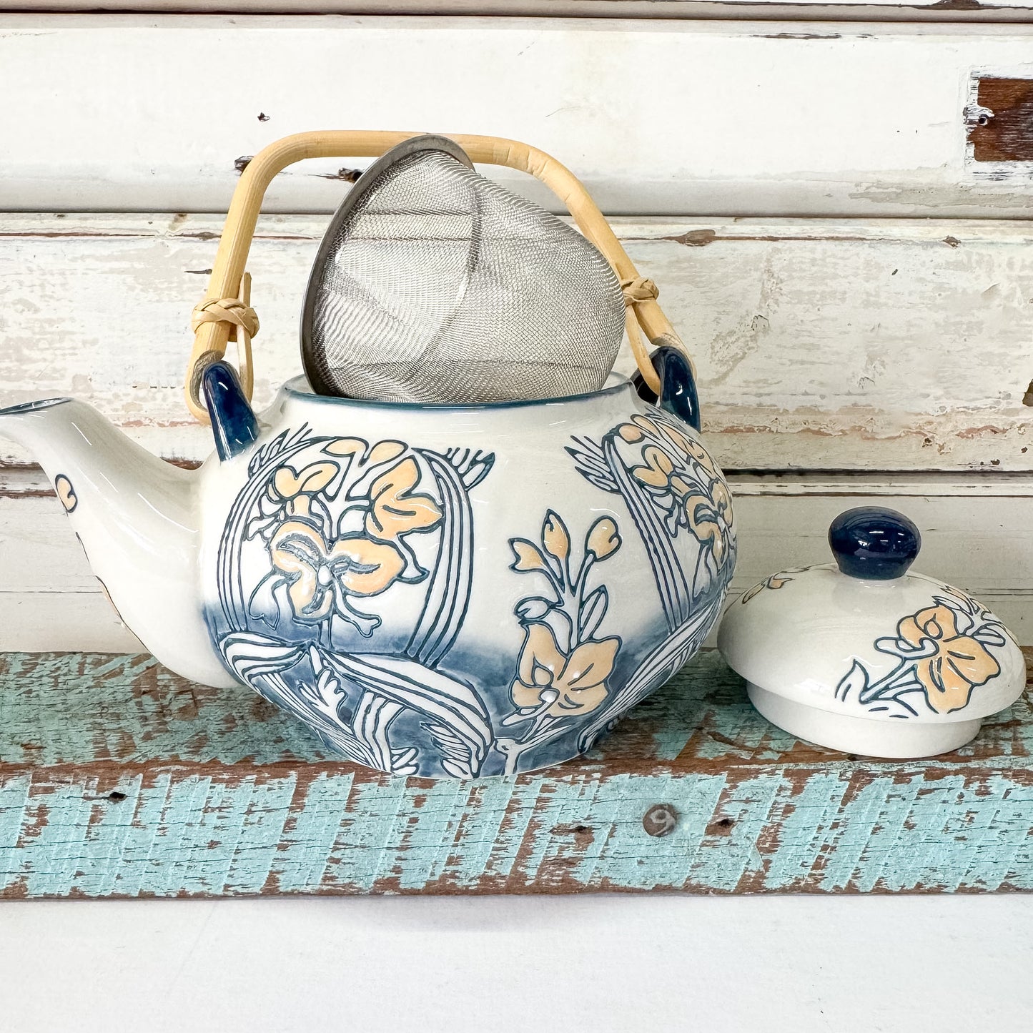 Mia Teapot