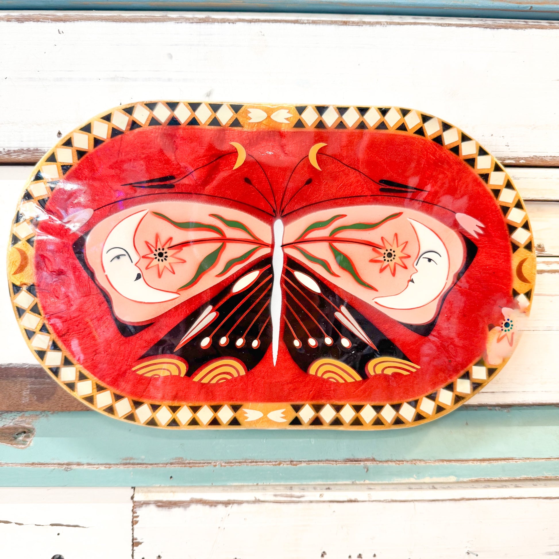 Decorative oval capiz shell art with butterfly design. Jones & Co - Fable Butterfly Pink Oval