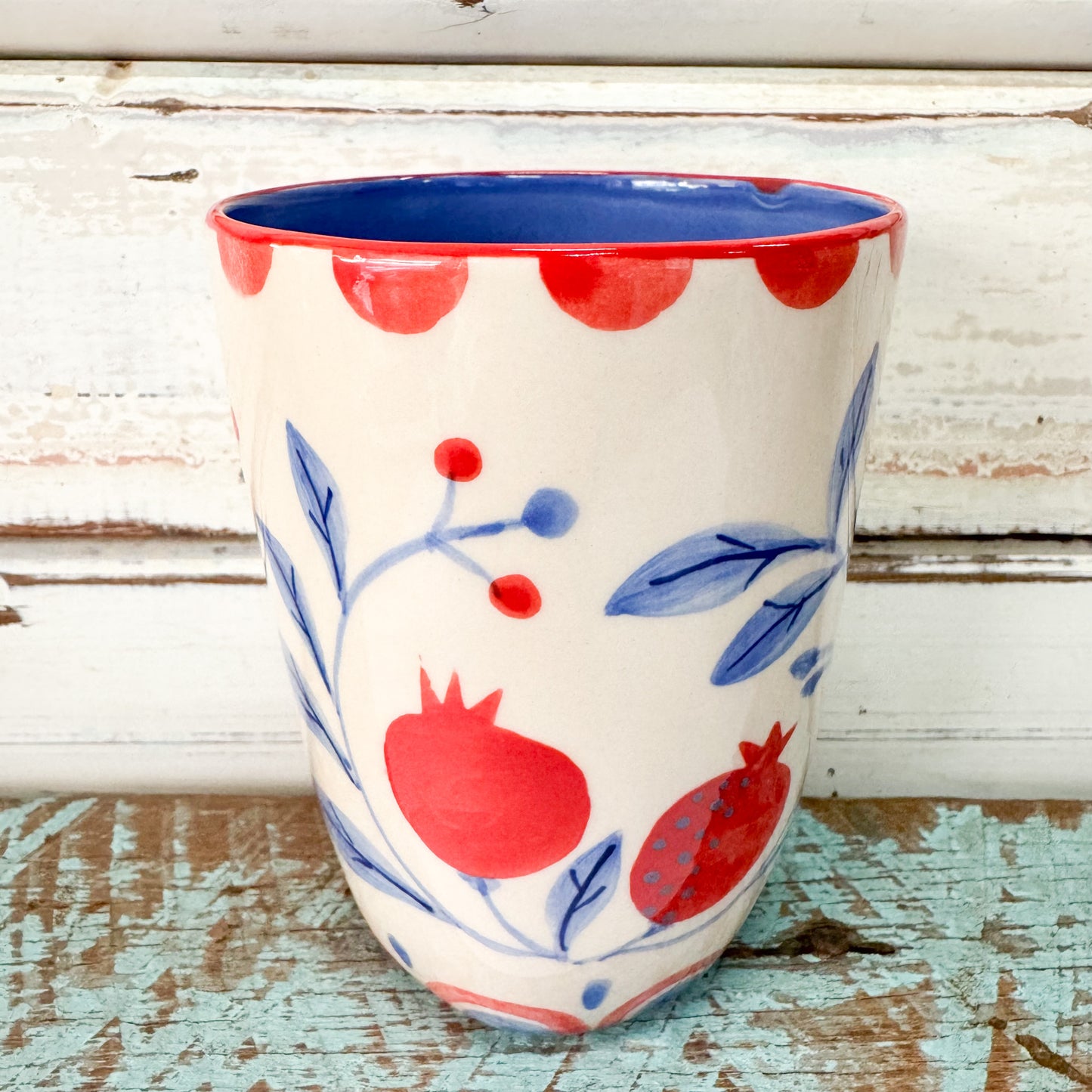 Ceramic cup with red and blue floral patterns Jones & Co - Granada Cup - Vine